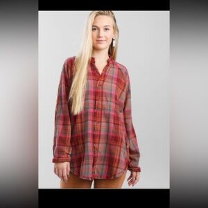 Summer daydream plaid button down in Rasberry